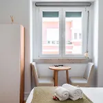 Cozy Avenida Guesthouse